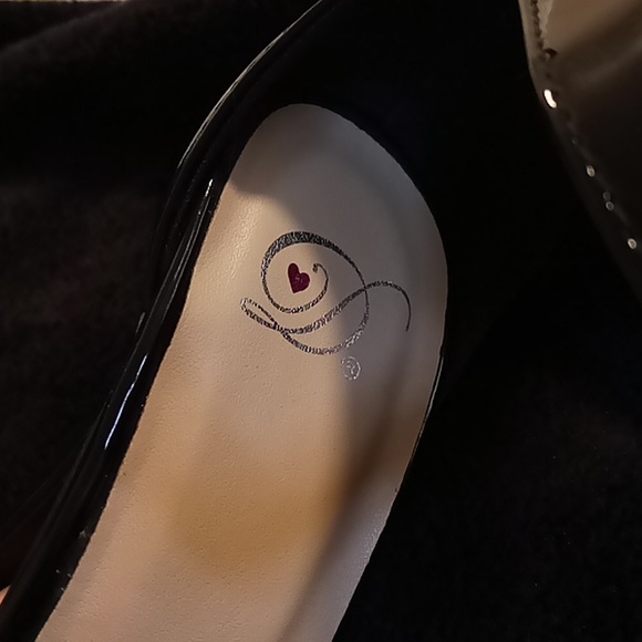 Women's Shoes - Picture 6 of 6